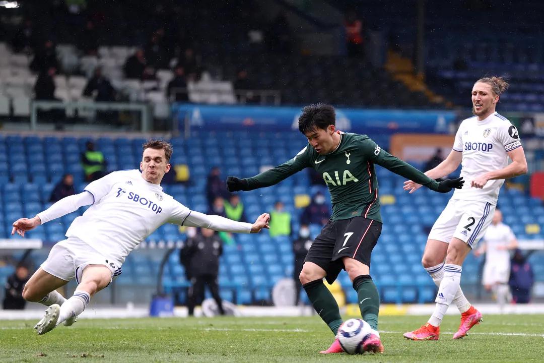 ليفربولضدتوتنهامبثمباشرمواجهةناريةفيالدوريالإنجليزيالممتاز